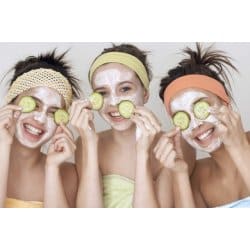 Kosmetyki dla nastolatków – czego potrzebuje młoda skóra?